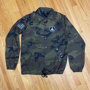 MEN’S ULT CAMO LIGHTWEIGHT COACHES JACKET